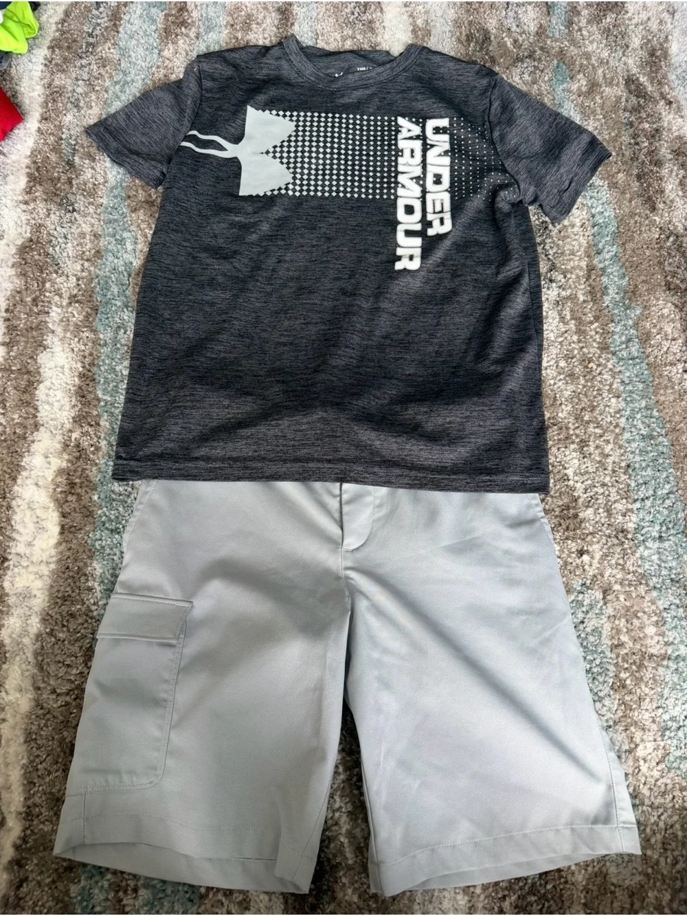 Under Armour Boys' Charcoal Tee size medium match play shorts gray size small